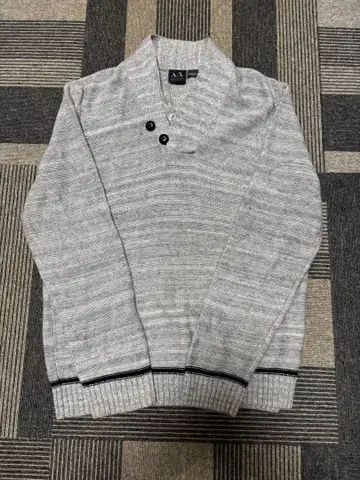 AX 그레이 스웨터 셔츠 칼라