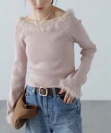 프리즈마트 퍼 포함 니트탑