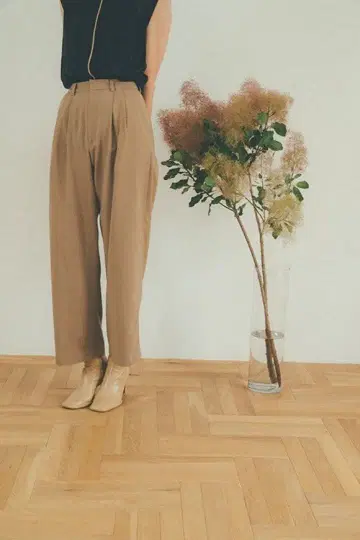 CLANE basic tuck pants beige 1