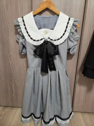 오픈 숄더 벌룬 소매 원피스