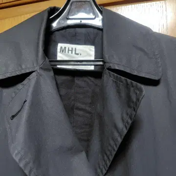 마가렛호웰 블랙 체스터 코트