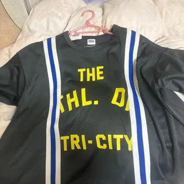 커스텀 립 롱 슬리브 티셔츠