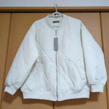 미사용 새상품 택 포함 아이보리 퀼팅 자켓 3L