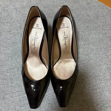 긴자 카네마츠 에나멜 블랙 펌프스