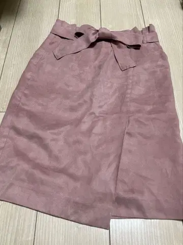 리본 포함 타이트 스커트 무릎 기장