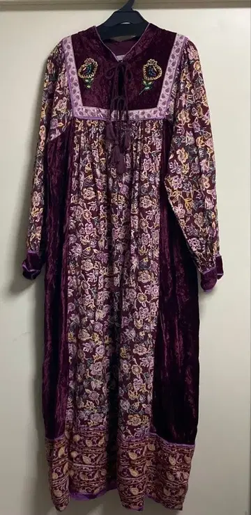 Freada 꽃무늬 자수 벨로아 느낌 롱 원피스