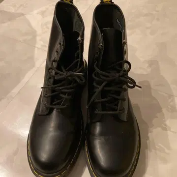 닥터마틴 8홀 UK 9 28cm