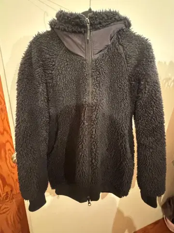 블랙 플리스 자켓 지퍼 포켓 부착