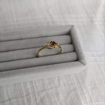 골드링 코발트 블루 같은 아름다운 파란색 돌 곡선 디자인