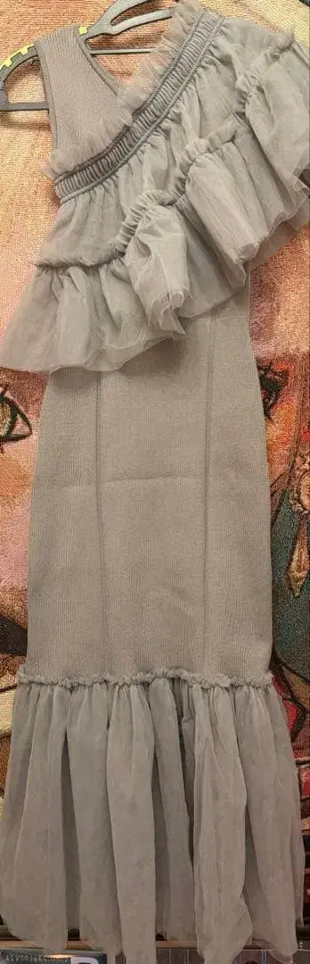 그레이 슬리브리스 롱 원피스 프릴 포함 rienda 니트 원피스