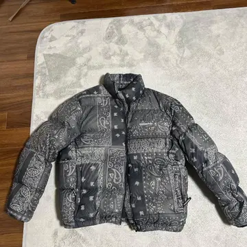 thisisneverthat 다운 자켓 페이즐리 무늬