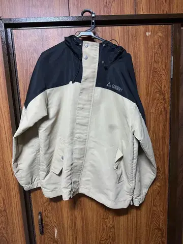 GERRY 마운틴 후드티 빅 실루엣