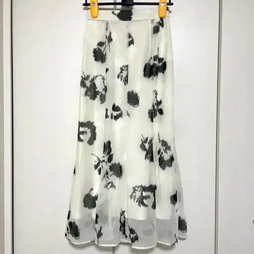 안데뮤 롱 플레어 스커트 화이트