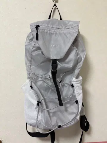 emmi 패커블 백팩 (그레이)