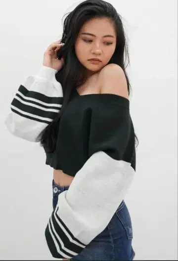 GYDA 오프숄더 스트라이프 니트 블랙