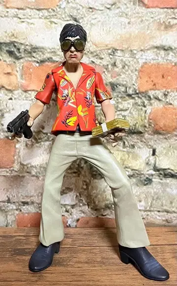 스카페이스 토니 몬타나 피규어 알로하 셔츠