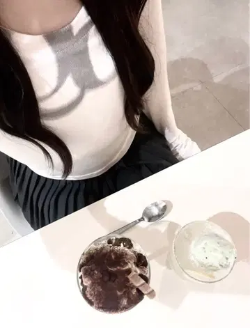 as'on 긴팔 화이트 상의