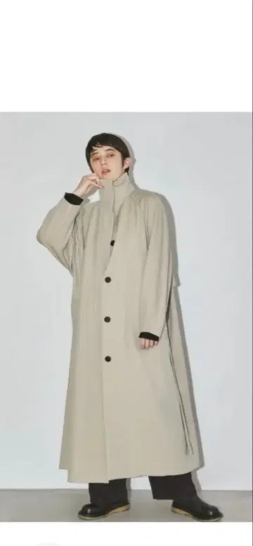 베이지 롱 코트 트렌치코트
