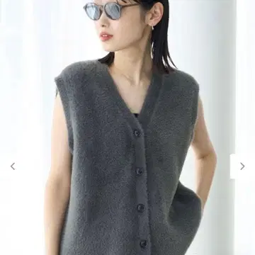 새상품급 UNFILO 그레이 V넥 버튼 달린 베스트 나일론 샤기
