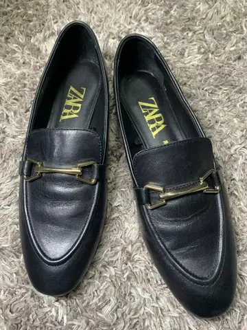 새상품급 ZARA 천연 가죽 비트 로퍼 블랙 사이즈 38 24cm