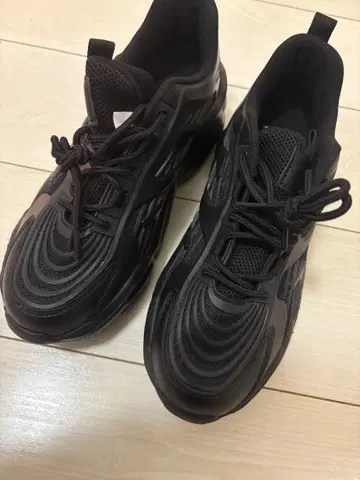 블랙 스니커즈 메쉬 어퍼