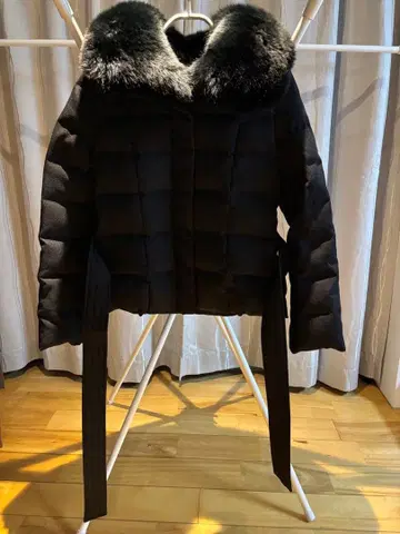 Viaggio Blu 블랙 퍼 달린 다운 자켓 사이즈 2