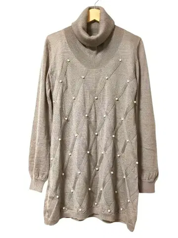 natural mist class 펄 장식 터틀넥 풀오버