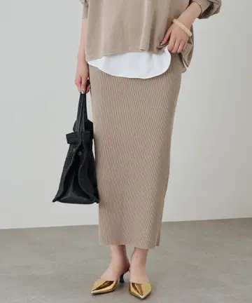 새상품 베이지 [ Loungedress ] 와시 리브 니트 스커트