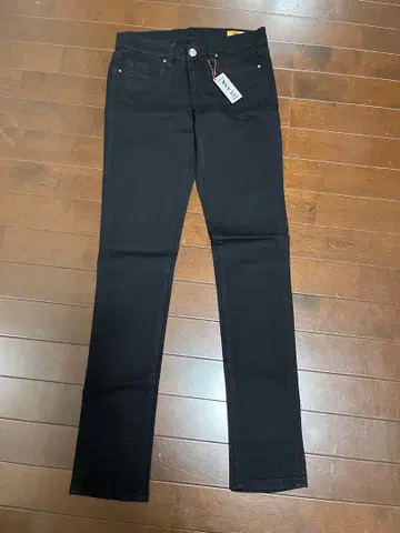 [BLANK] 스터드 장식 블랙 스키니 팬츠