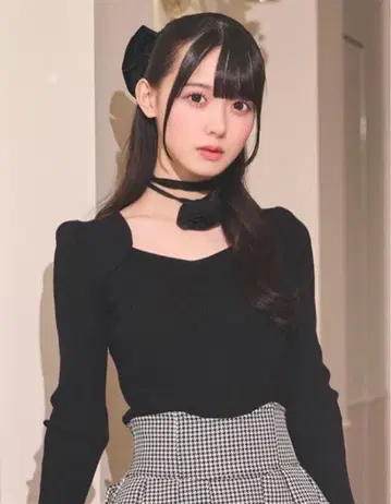 미셸 마카롱 플라워 초커 니트탑