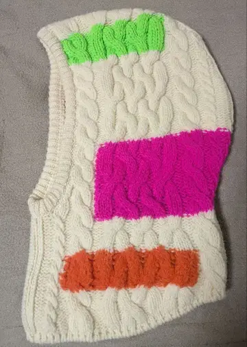 amenda 아멘다 후드 부착 케이블 니트 머플러