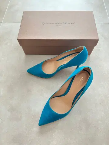 컨디션 최상 Gianvito Rossi 잔비토 로시 스웨이드 펌프스 37