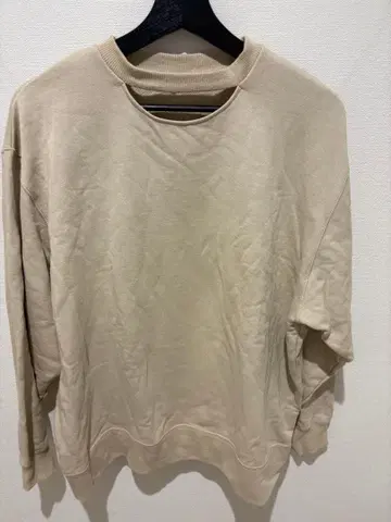 MANOF MOON SLASH NECK SWEATS