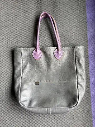 반손 가죽 토트백 그레이와 보라색