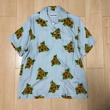 NEAT ALOHA 스카이블루 해바라기 무늬 반팔 레이온 셔츠