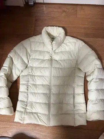 유니클로 울트라 라이트 다운 다운 자켓 M 아이보리