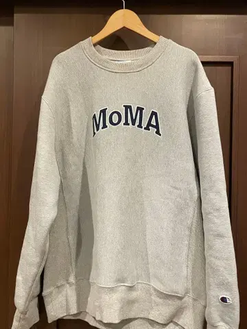 MoMA Champion 맨투맨