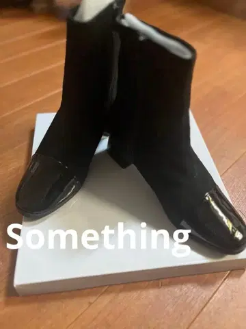 Something 천연 가죽 에나멜 절개 스웨이드 숏부츠 24.5cm