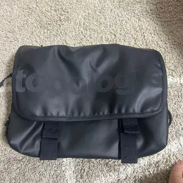 topologie 숄더백 블랙/레드