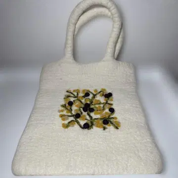 펠트 백 아이보리