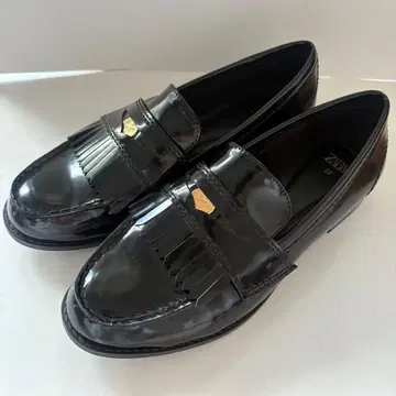 ZARA 자라 플랫슈즈 플랫 로퍼 메탈 디테일