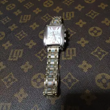 실버 스테인리스 크로노그래프 시계