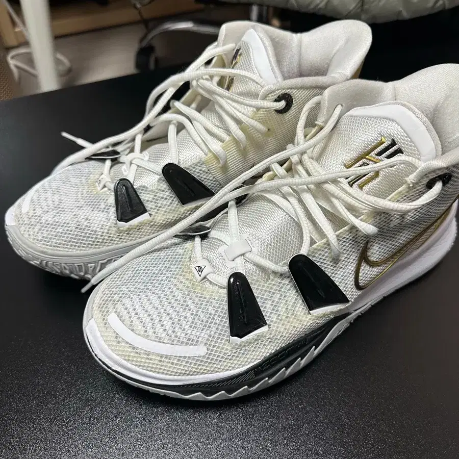 nike kyrie 7 white and gold