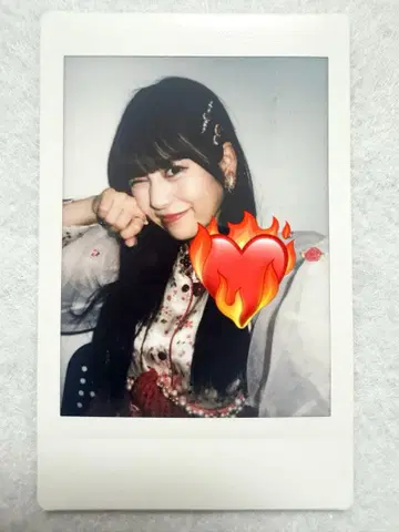 FRUITSZIPPER 월아시 아마네 폴라로이드 풀버스 MV 의상