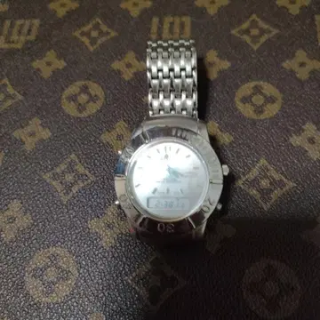 스테인리스 스틸 실버 다이얼 시계