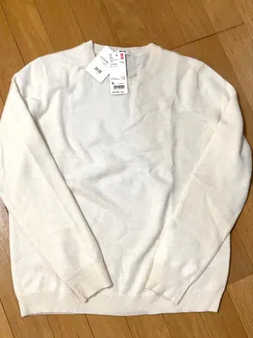 하자 있음 유니클로 캐시미어 크루넥 스웨터