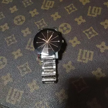 쿼츠 손목시계 블랙 다이얼 스테인리스 밴딩