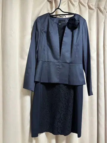 22 OCTOBRE 네이비 레이스 새틴 셋업