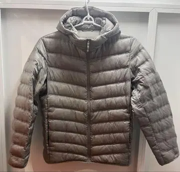 유니클로 울트라 라이트 다운 심리스 후드티 그레이 남성용 XL