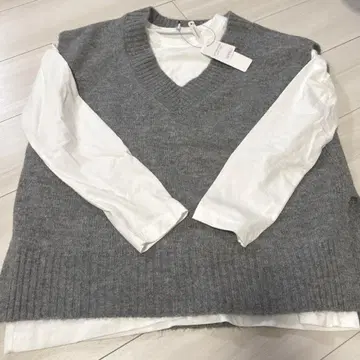 [미사용 새상품] coca 야크풍 V넥 니트 베스트